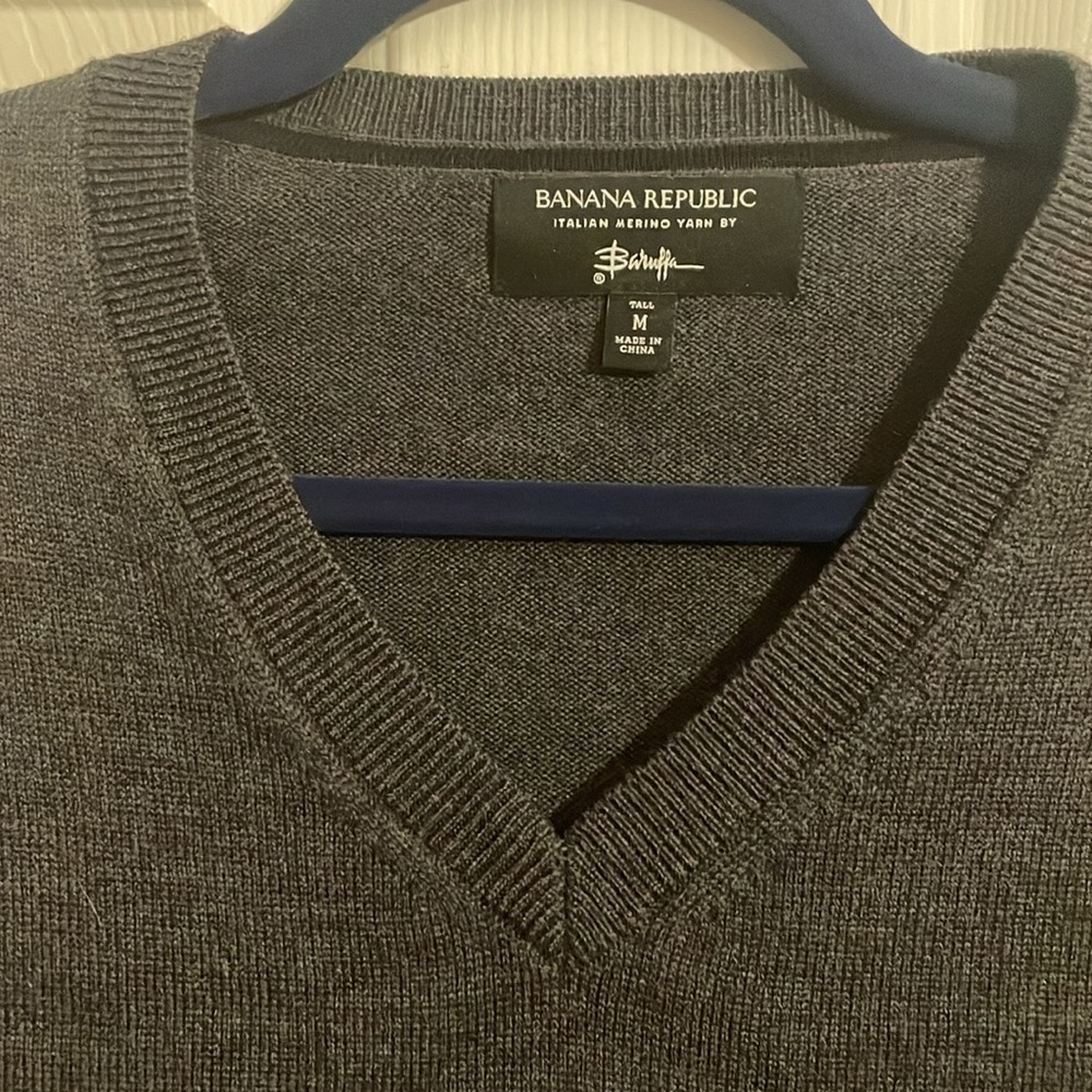 Versatile and classy BR Italian Merino v neck sweater vest - Picture 2 of 4